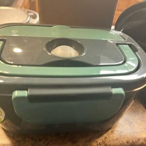 New portable heated lunchbox! Never used!